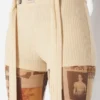 De beige Gaultier-shortsene med lapp De beige Gaultier-shortsene med lapp