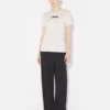 Den ecrufargede JPG-Baby Tee