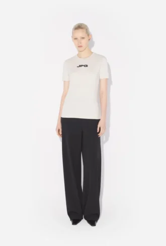 Den ecrufargede JPG-Baby Tee