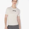 Den ecrufargede JPG-Baby Tee
