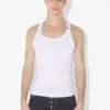 Den hvite piercing-tank-toppen Den hvite piercing-tank-toppen