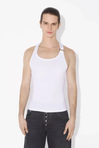Den hvite piercing-tank-toppen