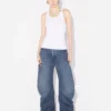 Den hvite piercing-tank-toppen Den hvite piercing-tank-toppen