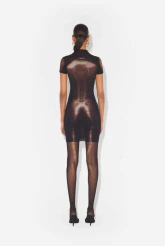 den korte bronsefargede body dust kjolen 2 330x491 - Den korte bronsefargede Body Dust-kjolen