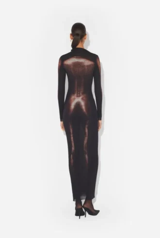 den lange bronsefargede body dust kjolen 2 330x491 - Den lange bronsefargede Body Dust-kjolen