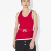 Den røde draperte doble tank-topperen Den røde draperte doble tank-topperen