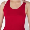 Den røde draperte doble tank-topperen Den røde draperte doble tank-topperen