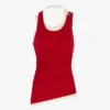 Den røde draperte doble tank-topperen Den røde draperte doble tank-topperen