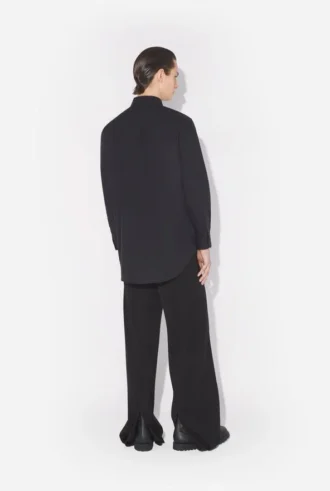 Den svarte oversized Water-skjorten