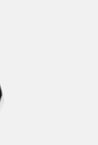 Den svarte piercingkjolen