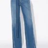 Denimjeans med belte Denimjeans med belte