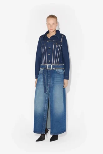 Denimkåpen som kan bæres på to måter Denimkåpen som kan bæres på to måter