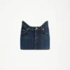 Det kurvede denim-miniskjørtet
